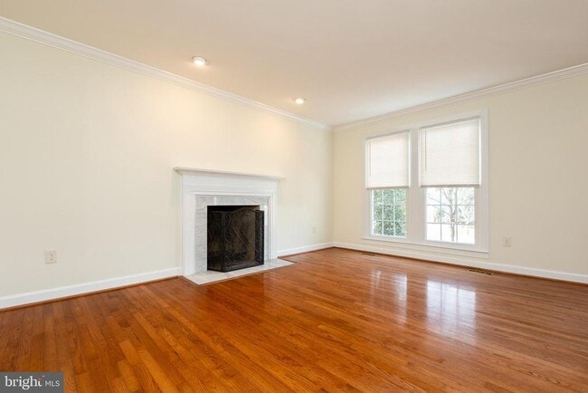 Building Photo - 14209 Floral Park Dr