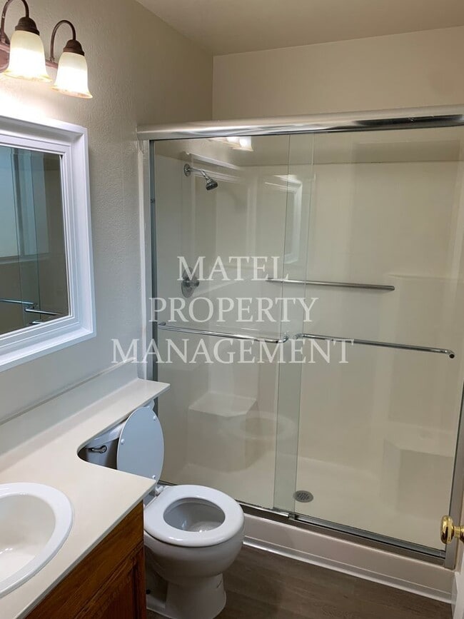 Building Photo - Move in Special see AD