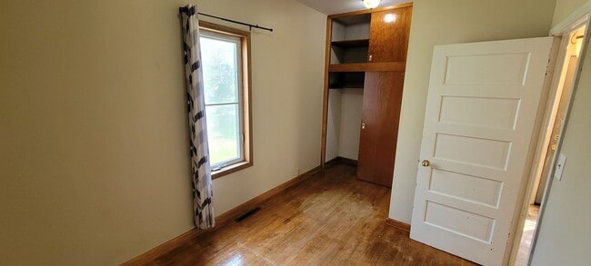 Building Photo - 3 Bedroom House