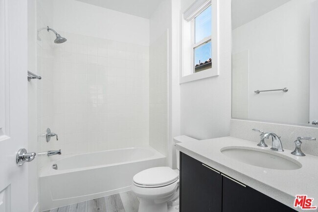 Building Photo - 20600 Bluebird Ct