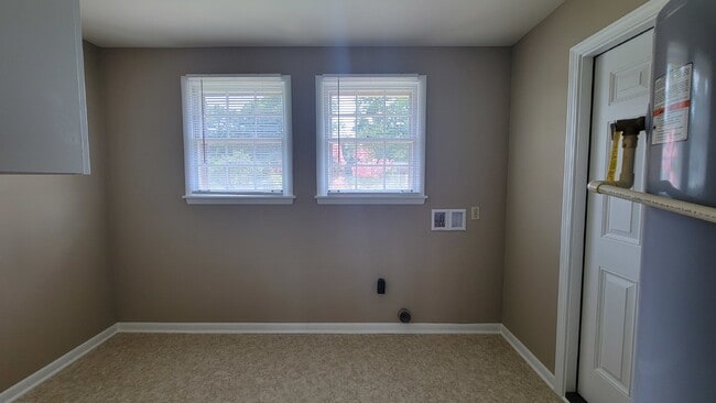 Building Photo - 6408 Robinhood Ln NW