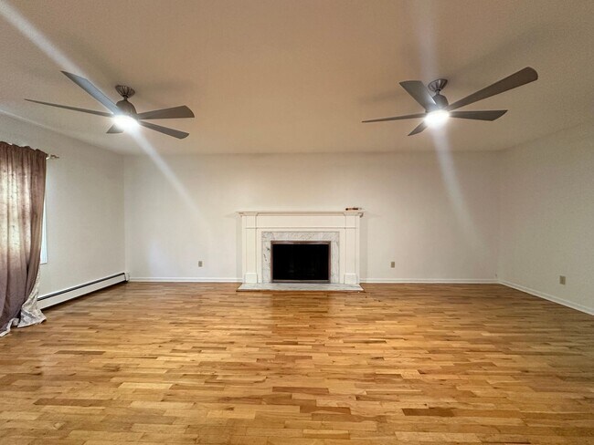 Building Photo - Four Bedroom Two and a Half Bath home avai...