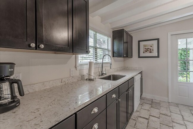 Building Photo - 808 W Coral St