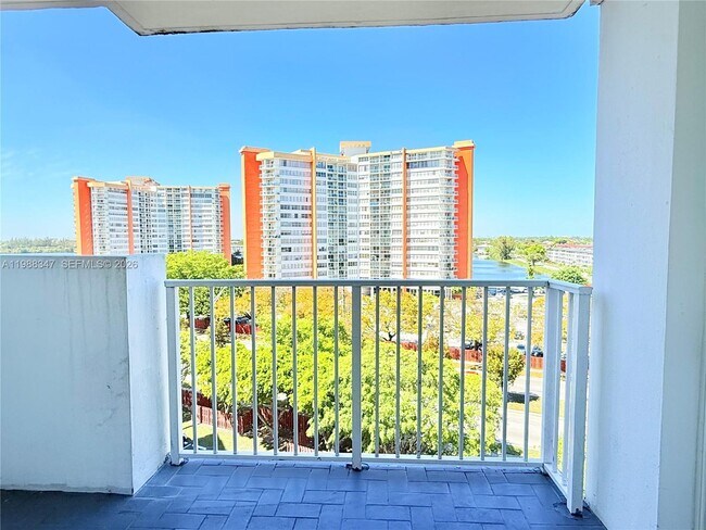 Building Photo - 1300 NE Miami Gardens Dr