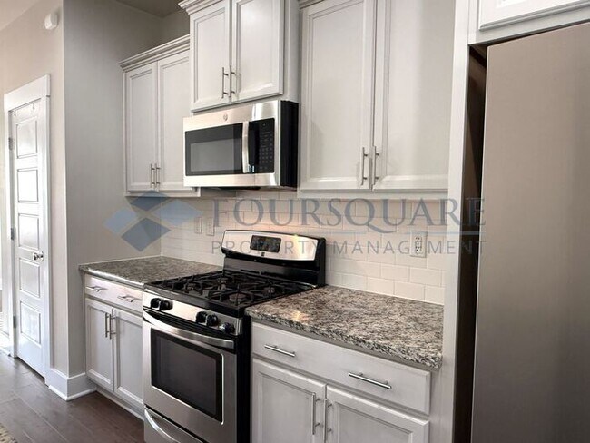 Building Photo - Lovely 3-Bedroom Home with Granite Kitchen, Office Nook & Finished Garage – Near Downtown Knightd...