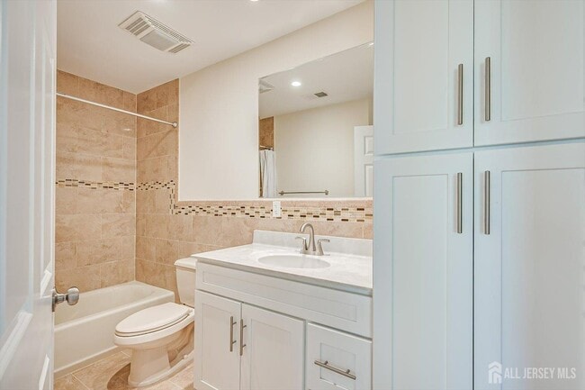 Building Photo - 114 Longfield Ct