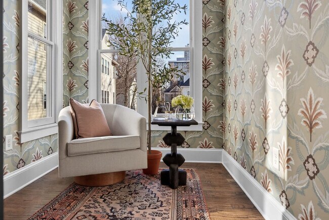 Building Photo - 611 N Pine St