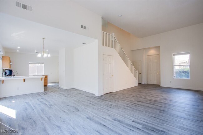 Building Photo - 10537 Redwood Ash Ave