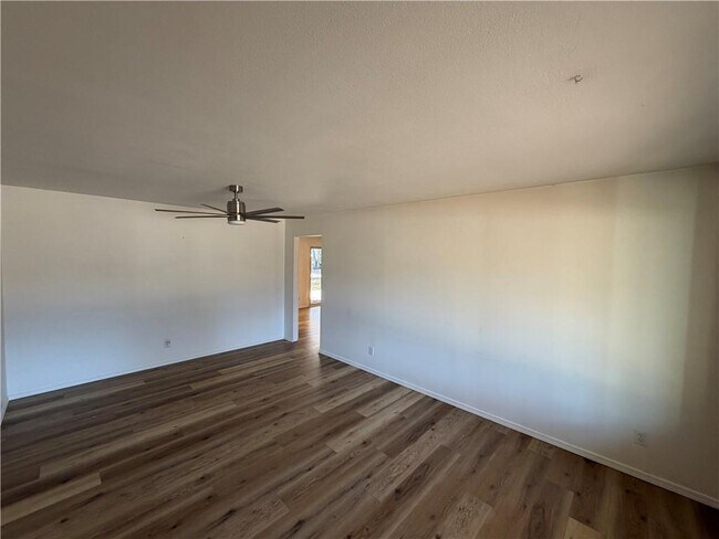 Building Photo - 2854 N Loxley Ave