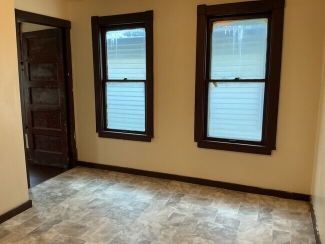 Building Photo - 2513-2515 N Holton St