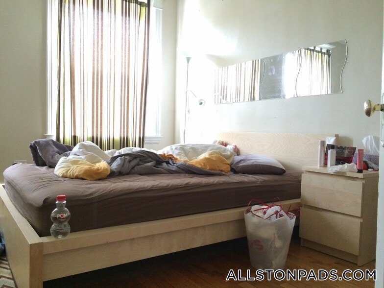 Building Photo - 46 Park Vale Ave