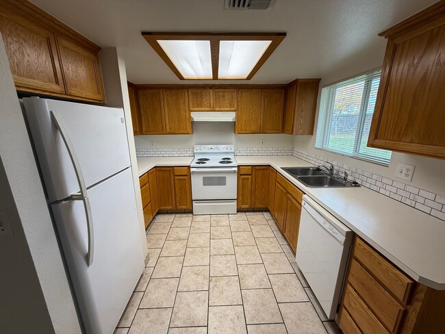 Building Photo - 1/2 Off 2nd Month's Rent