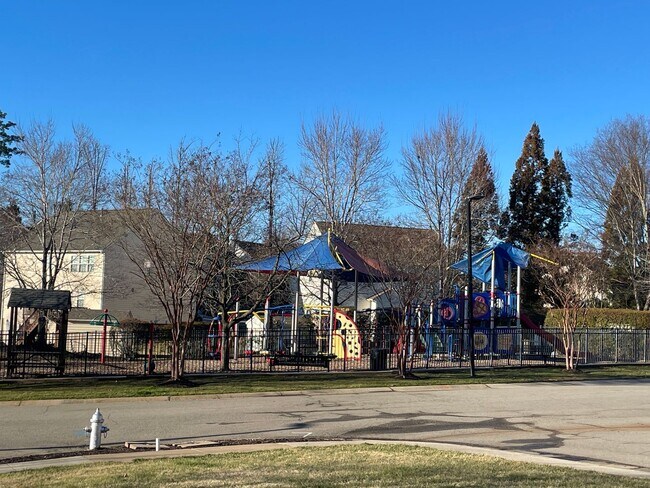 Building Photo - Updated 2  Bedroom, 2 Bath Condo  - Westwood Village at Charter Colony