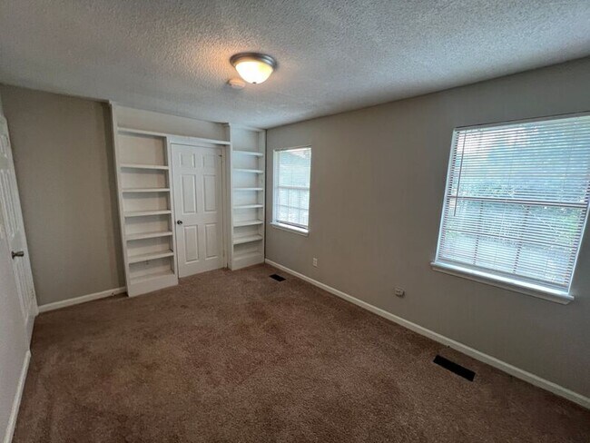 Building Photo - 5547 St James St