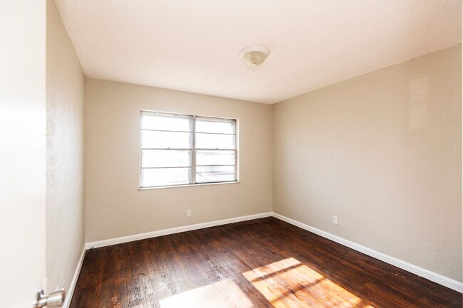 Building Photo - 8318-8320 Wabash Ave