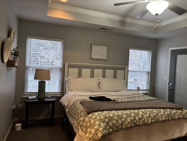 Building Photo - Gorgeous 3 Bedroom 2 Bathroom House!