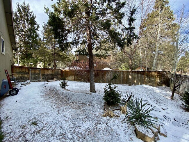 Building Photo - Updated 3BR - 2BA Gardener's Dream, w/ RV parking