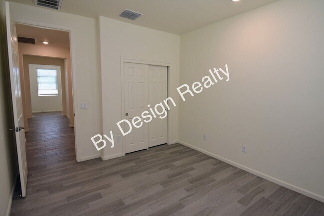 Building Photo - Gladden Farms 3 Bed 2 Bath+Den - 3 Car Garage