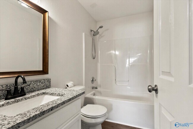 Building Photo - 223 Dormont Dr NE