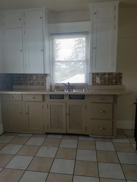 Building Photo - 218 Hammond Ave