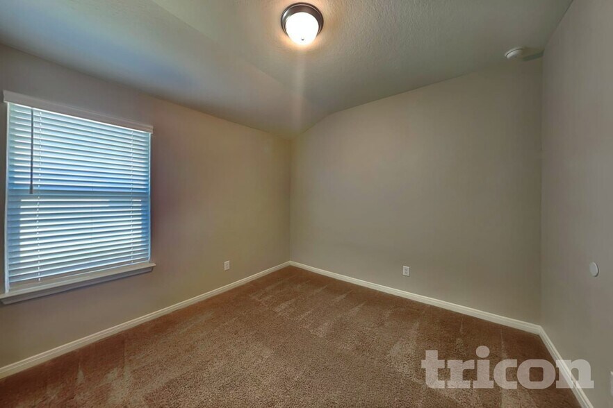 Building Photo - 13558 Paxton Blvd