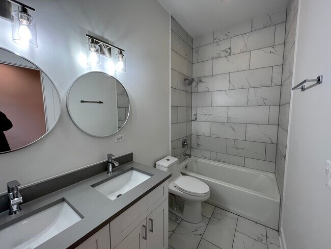 Building Photo - 2205 W Iowa St