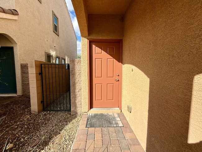 Building Photo - 4 BED, 2.5 BATH, 2 CAR-GARAGE, TWO-STORY, SINGLE FAMILY HOME FOR RENT w/ COMMUNITY POOL & SPA