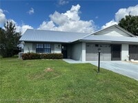 Building Photo - 2531 N Orangewood St