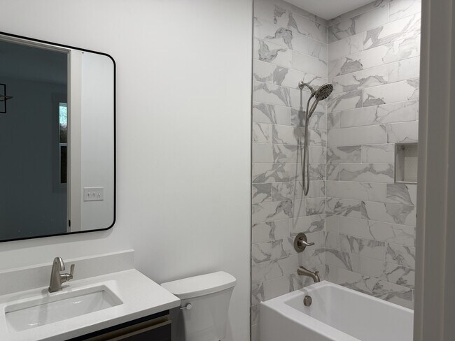 Building Photo - 105 Hart Ln