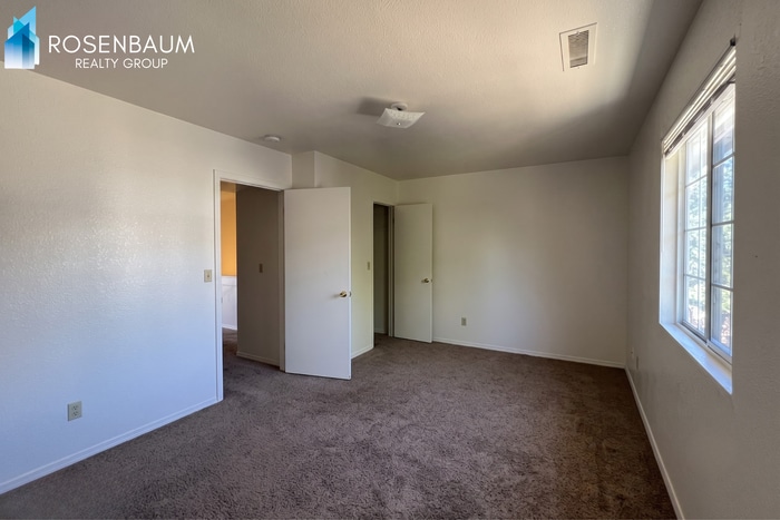 Building Photo - 9615 E Lakeshore Dr