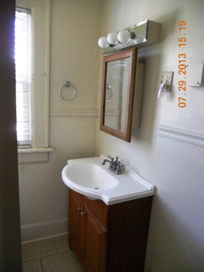 Building Photo - 2346 East Ave