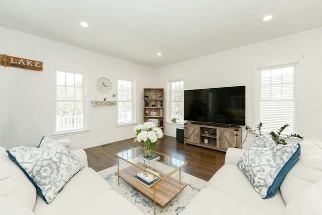 Building Photo - 18 Cleary Cir