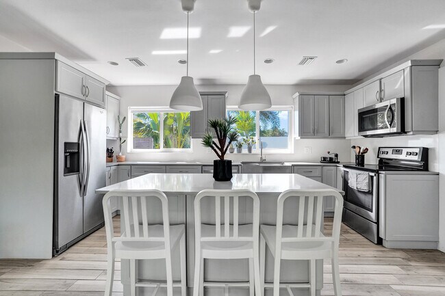 Building Photo - 1299 SW 9th St