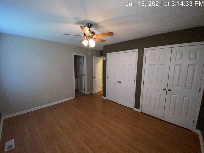 Building Photo - 5061 Linton Hall Rd