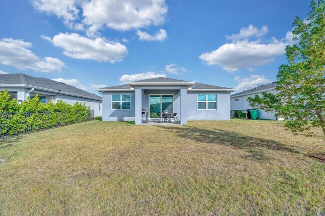 Building Photo - 10142 SW Orana Dr