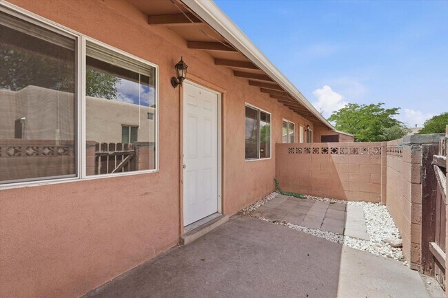 Building Photo - 304 Vassar Dr SE