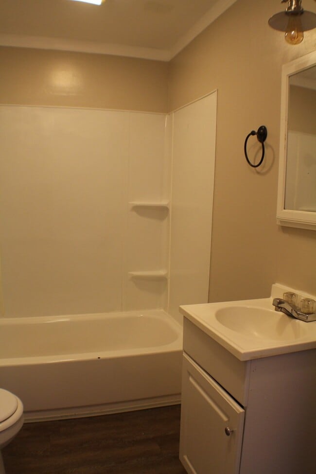 Building Photo - Adorable Small Broken Arrow Home, Close to the Rose District!