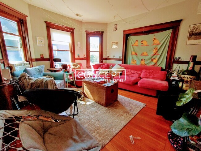 Building Photo - 89 Winthrop St