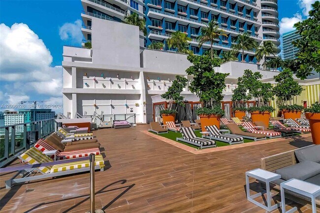 Building Photo - 1300 S Miami Ave