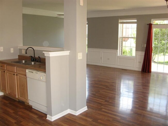 Building Photo - 24019 Walnut Cir