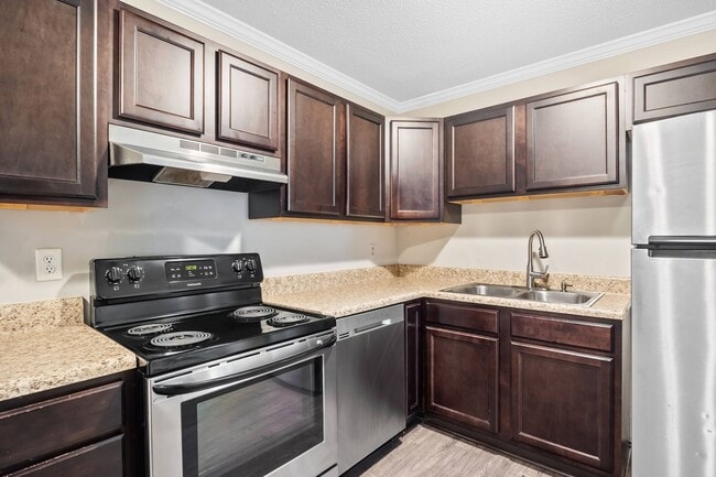 Building Photo - Three Bedroom Home!
