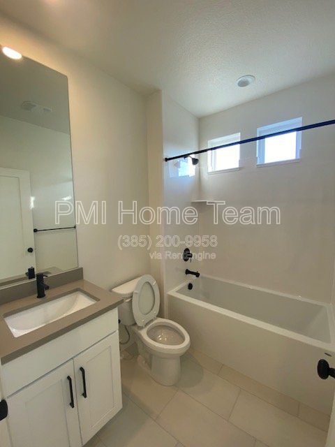 Building Photo - 1490 W Kason Ct