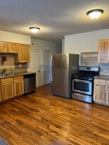 Building Photo - 1033 7th St W