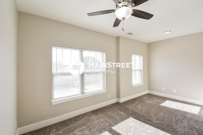 Building Photo - 2 Bedroom Pet-Friendly Home in Lebanon, TN with Main Street Renewal