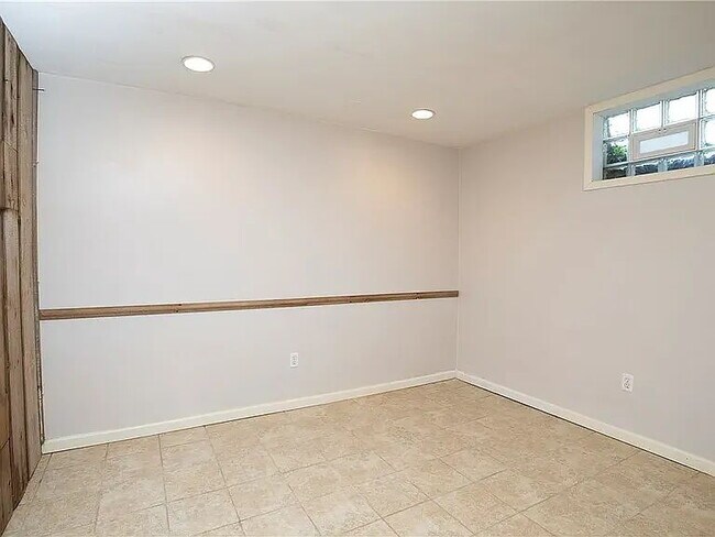 Building Photo - Charming 4-Bed Retreat with Finished Basem...