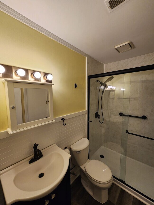 Building Photo - Chapel Hill / Finley Forest Townhouse AVAIL