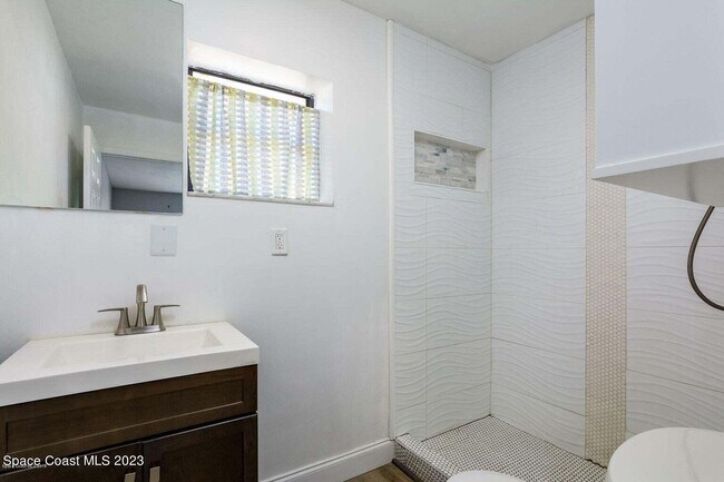 Building Photo - 2253 Flower Tree Cir