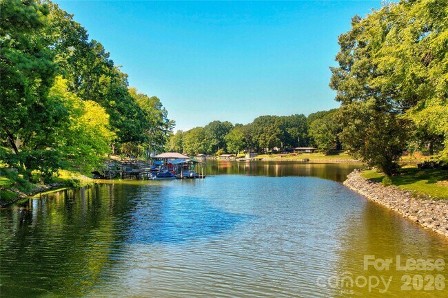 Building Photo - 111 Farmington Ln