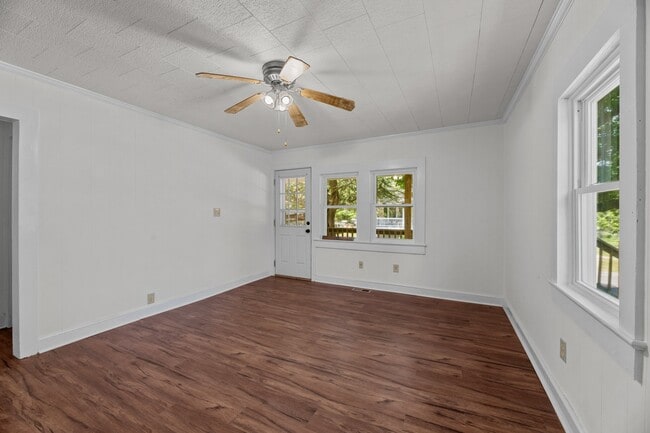 Building Photo - 209 Ellington St