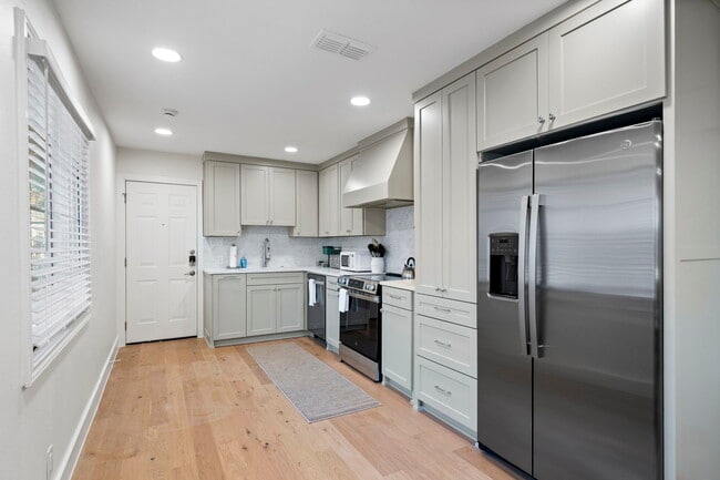 Building Photo - 6501 Ravendale Ln